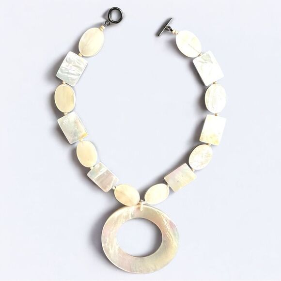 Neiman Marcus Mother of Pearl Statement Necklace – Resort Chic Elegance - Picture 3 of 17